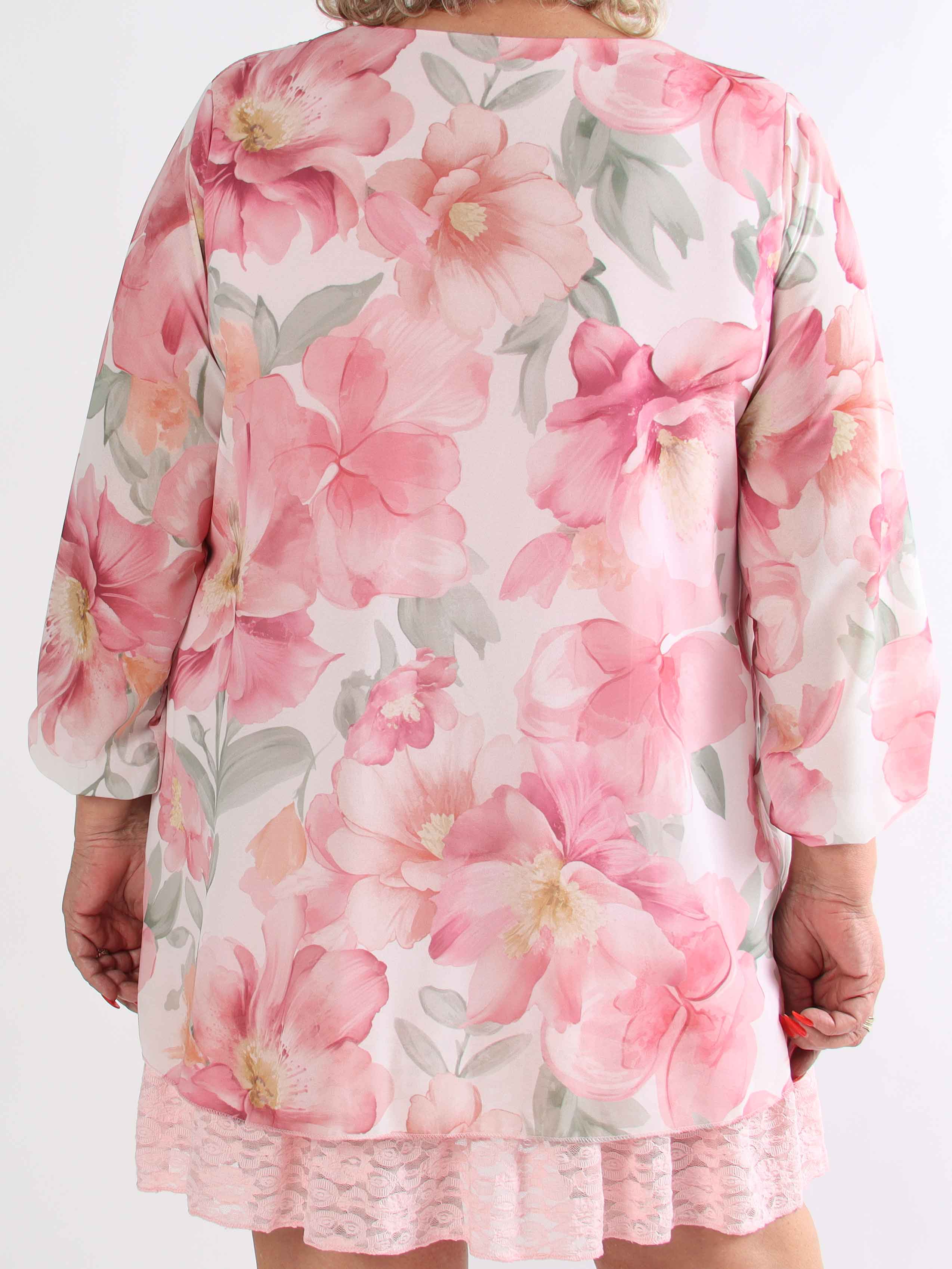 Lauren - Plus size tunikakjole i chiffon med blomsterprint og blondekant